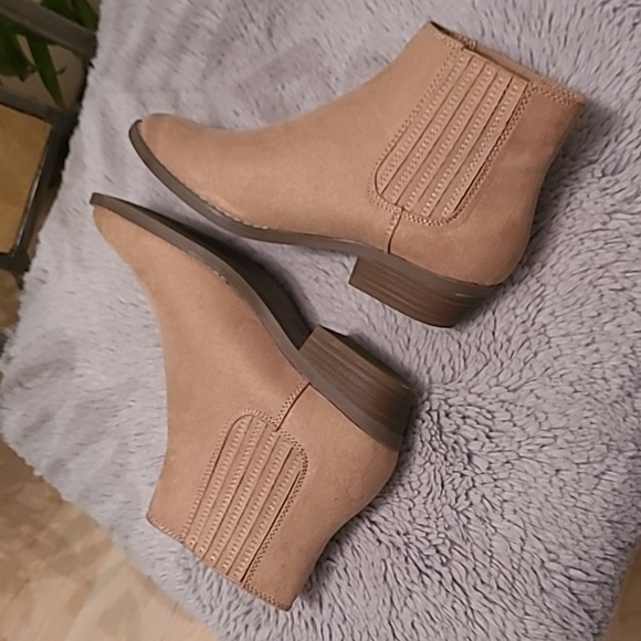 Universal Thread Ankle Boots ❤️ - Picture 8 of 8